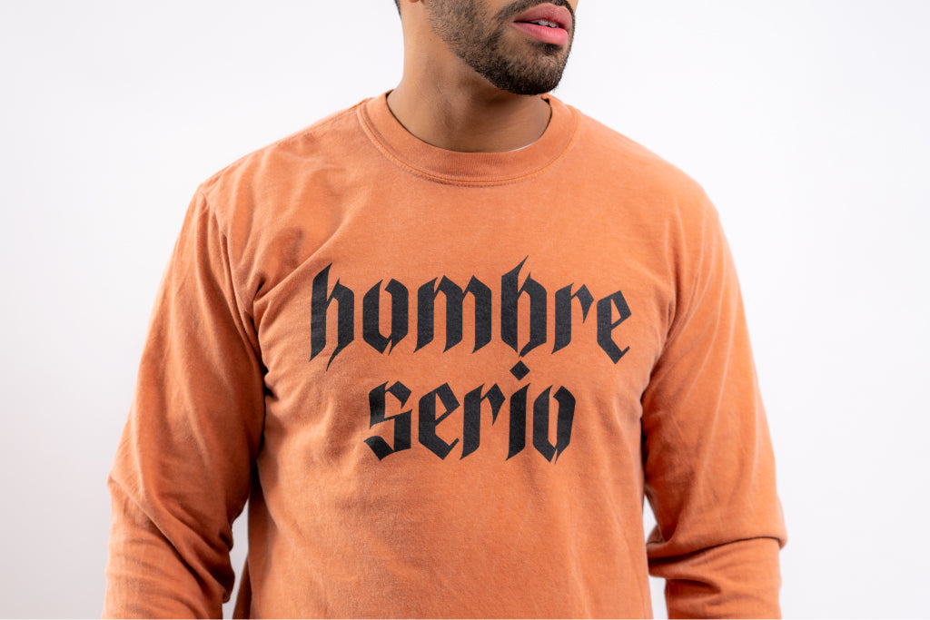 Soft and Cozy Hombre Serio Logo Sudadera